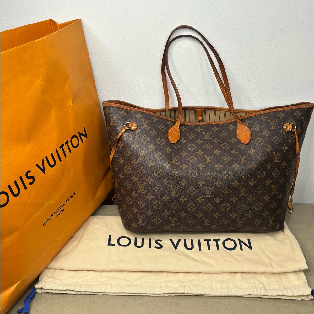 Louis Vuitton Neverfull GM Tote - Picture 2 of 16